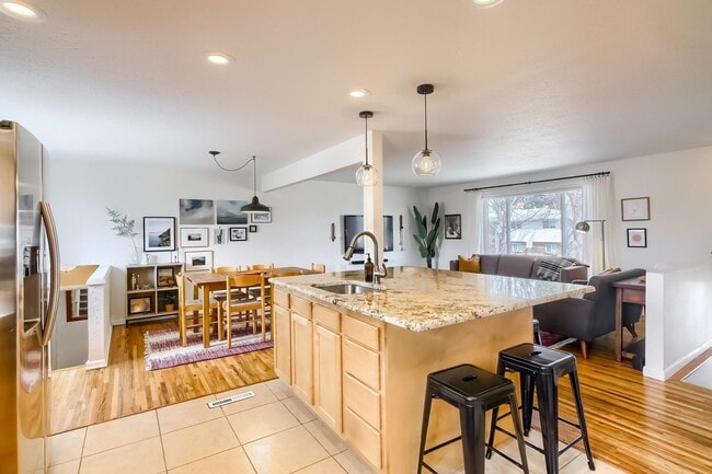 Photo - 62nd10976 Unit #A