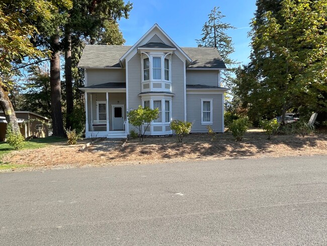 Photo - 2 story, 4 bedroom 1 bathroom home in Canyonville.
