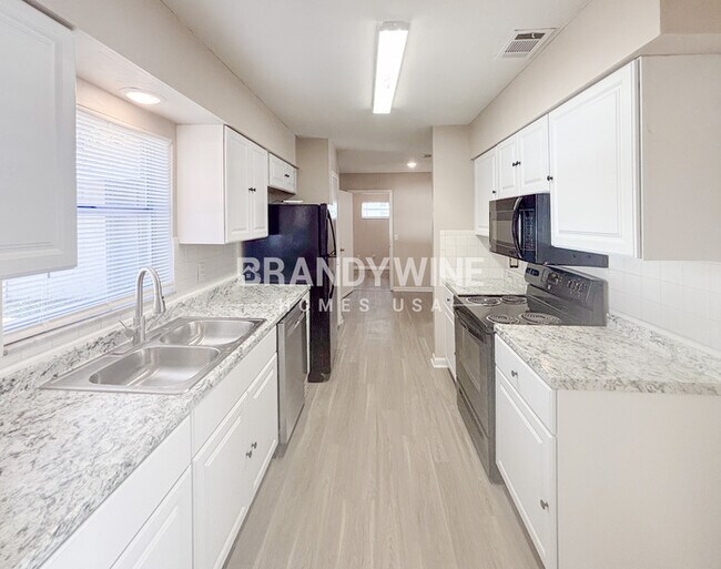 Photo - 1608 Robin Ln