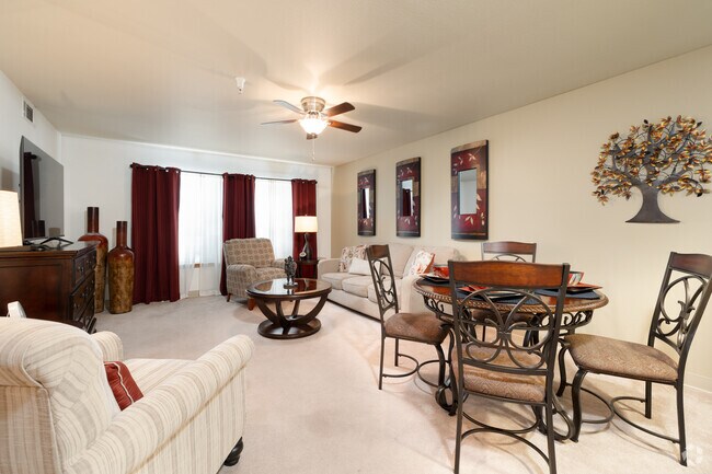 1BR, 1BA - 743SF - Living Room