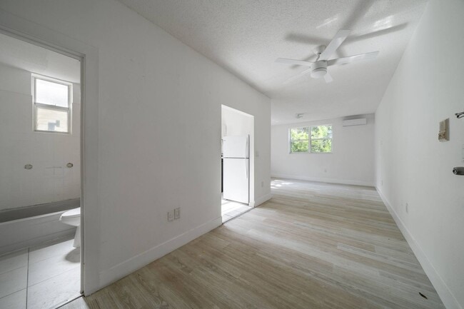 Photo - 974 NW 2nd St