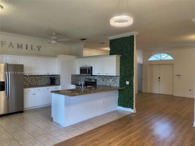 Photo - 440 SE 25th Dr