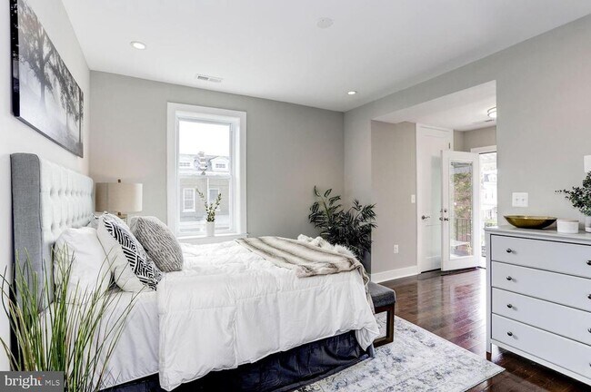 Photo - 3200 Park Pl NW