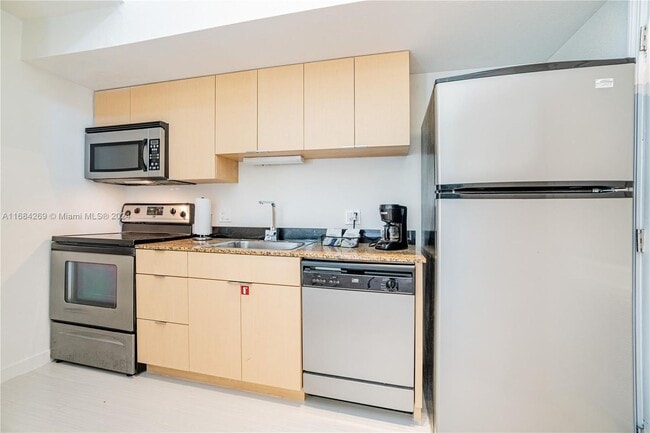 Building Photo - 1212 NW 82nd Ave Unit 2-2 Rental