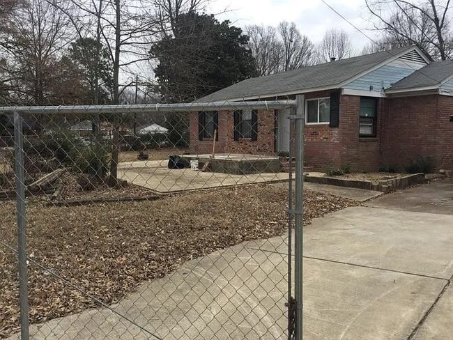 Building Photo - 4784 Fairley Rd