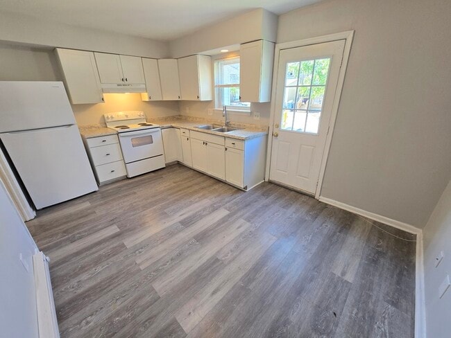 Photo - BEAUTIFUL TWO BEDROOM 1.5 BATHROOM APARTME...