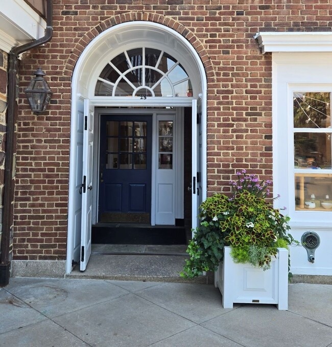 Building Photo - 25 Palmer Sq W Unit E