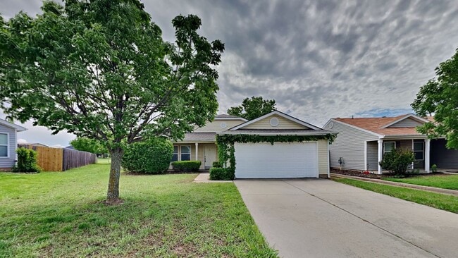 Photo - 3 Bedroom 2 Bath with 2 Car Garage - Moore...