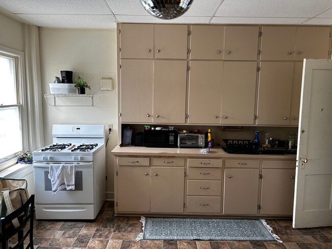 Photo - 122 N Cedar Ave Apartments Unit Cedar