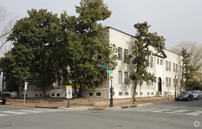 Building Photo - 3435 R St NW