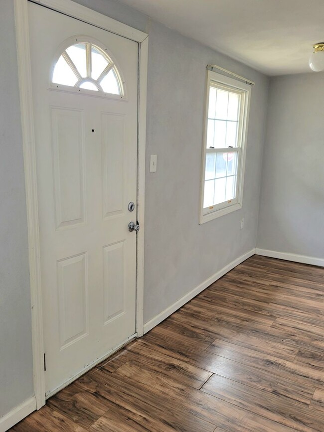 Photo - Updated and rent ready...450 Hamilton, Woo...