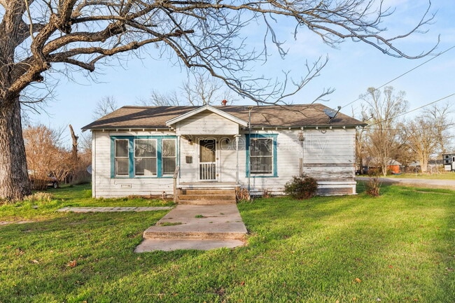 Photo - 211 E Navasota St