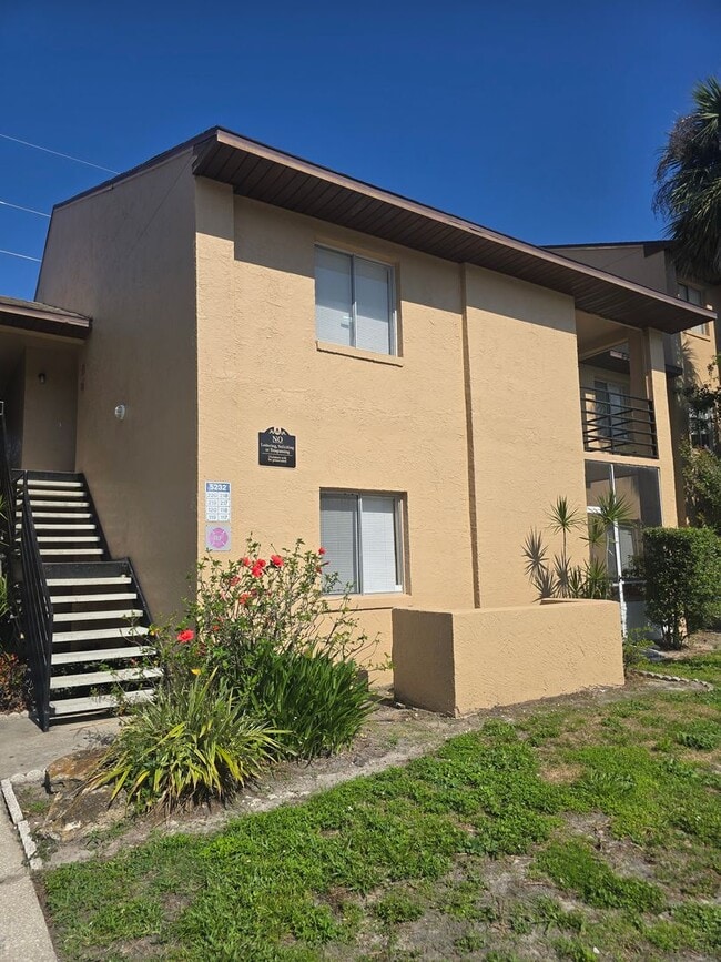 Building Photo - Via Hacienda Unit Via Hacienda Rental