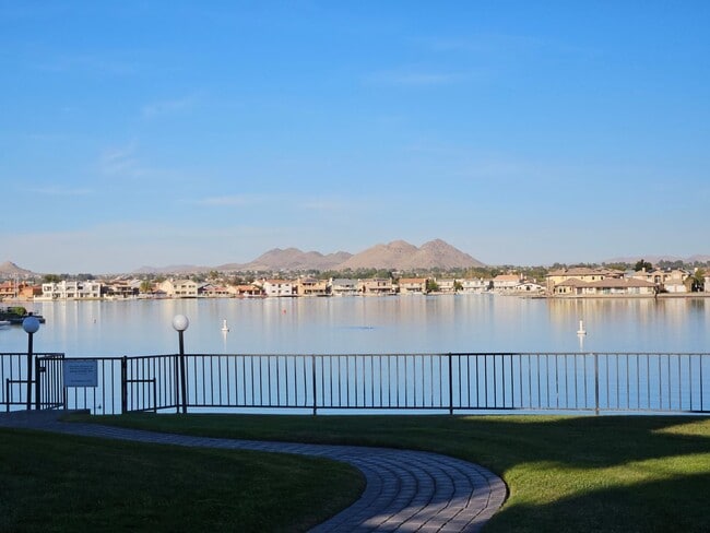 Building Photo - Beautiful condo ready for you to move into!