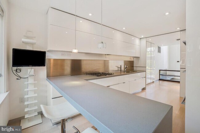 Photo - 3927 Georgetown Ct NW