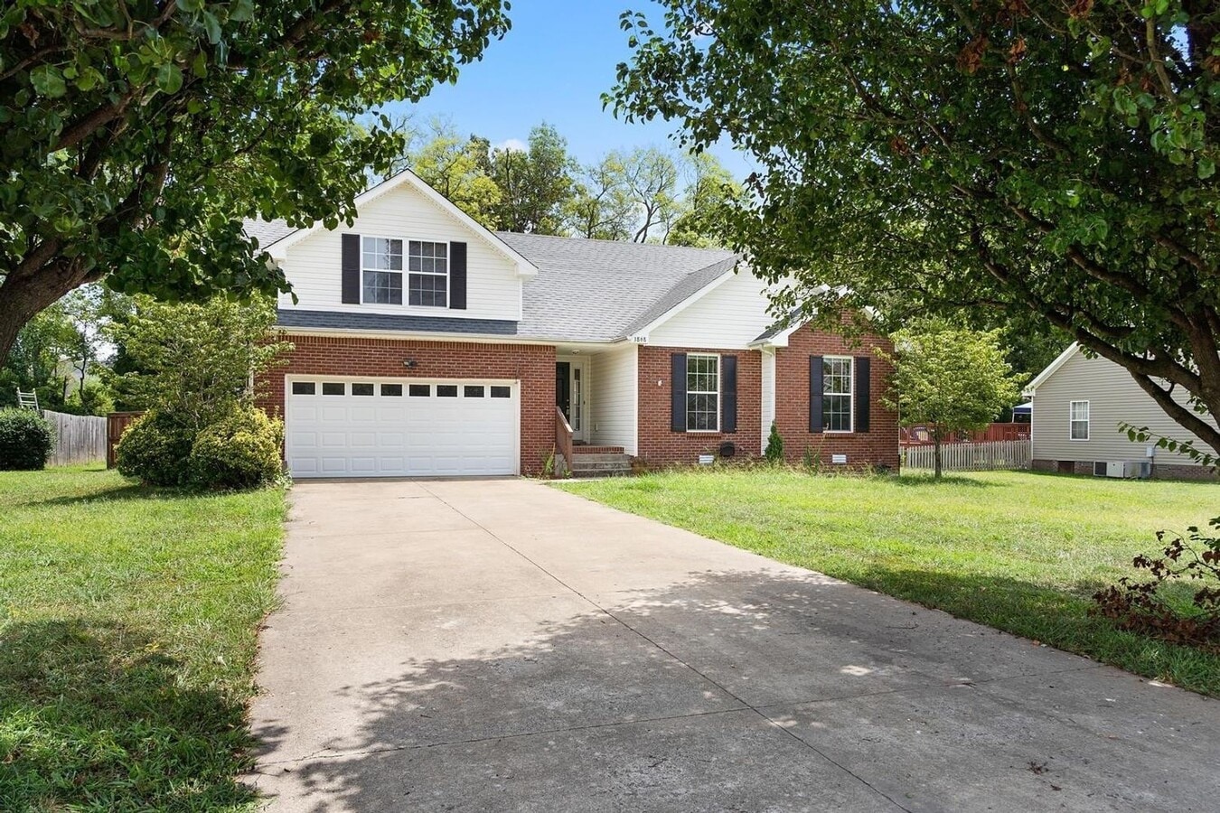 Sweet 3 bed 2 bath with bonus and privacy fence. no backyard neighbors. No HOA - Sweet 3 bed 2 bath with bonus and privacy fence.  no backyard neighbors.  No HOA
