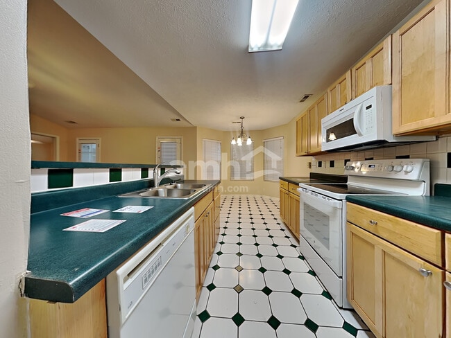 Photo - 682 Whippoorwill Dr