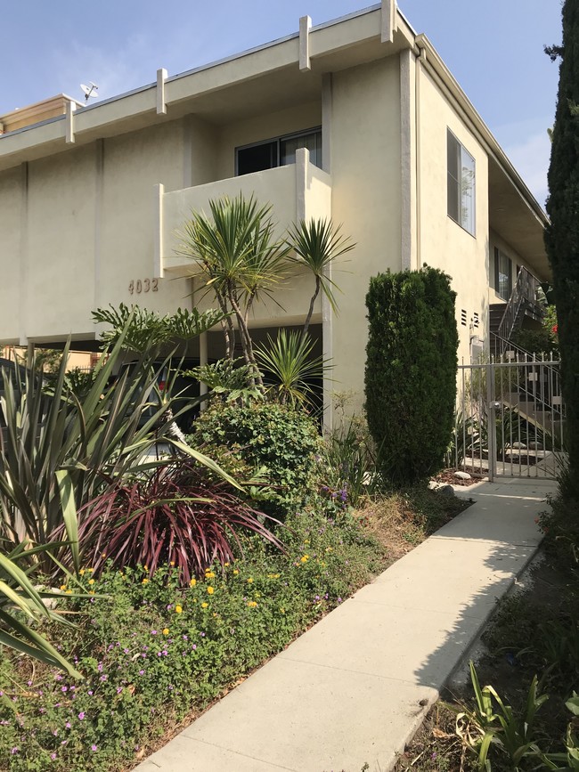 Front Entrance - 4032 Inglewood Blvd Apartments Unit 1