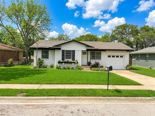 Building Photo - 1910 Mercedes Rd