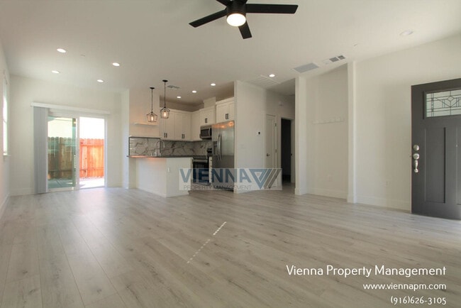 Photo - 208 Manzanita Ave