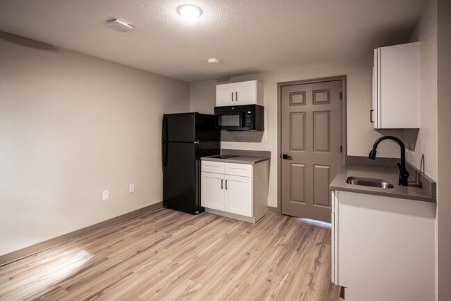 Grayson — Studio Apartment