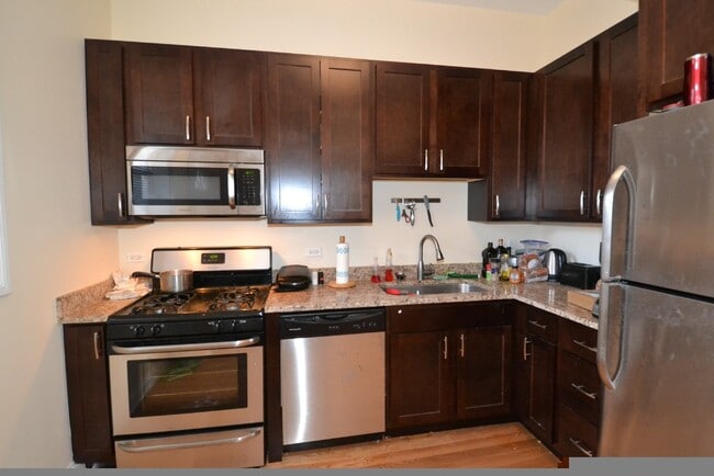 Building Photo - 1758 W Montrose Ave Unit 1E