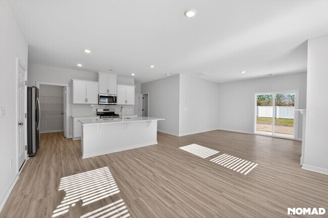 Building Photo - 6609 Barcelona Wy