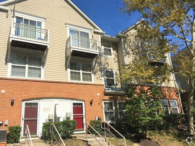 Building Photo - Gorgeous 3 BR/2.5 BA Townhome in Elkridge!