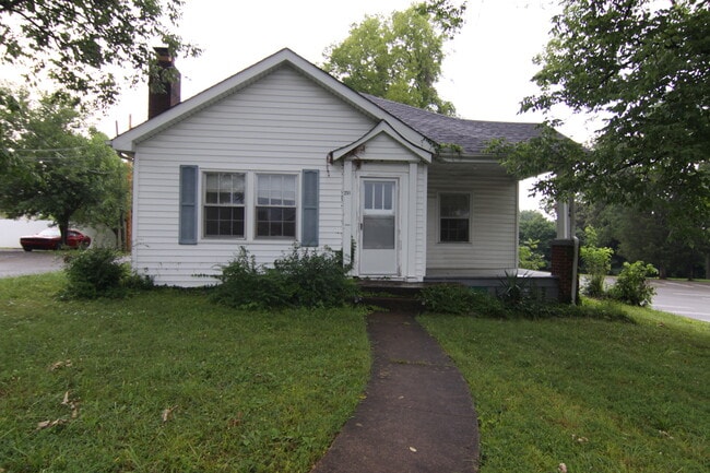 Building Photo - 2 Bedroom Home For Rent 1 Block From APSU!