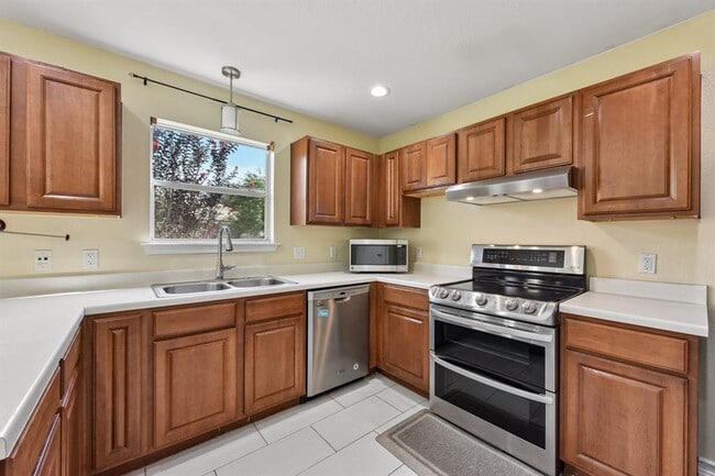 12712 Ring Dr