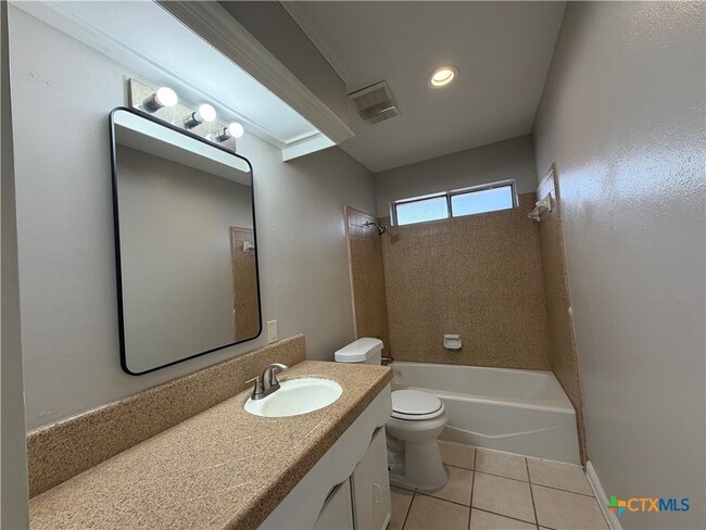 Photo - 111 Lancelot St