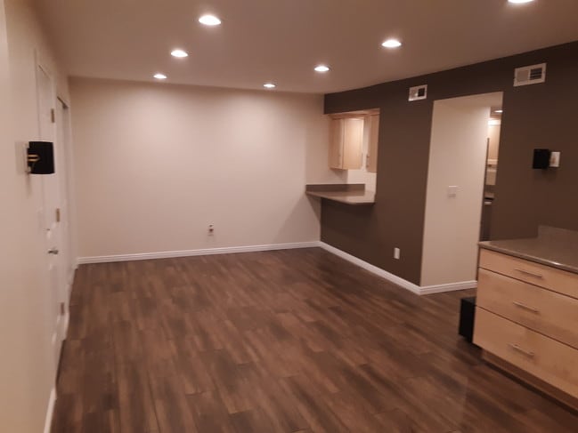 Building Photo - 5700 South 900 East Unit Rivendell 5700 #3 Rental