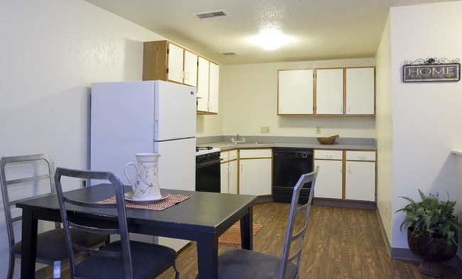 Large Eat In Kitchens Available - Waldo Heights Apartments