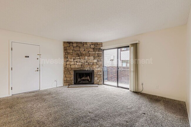 Photo - 11913 E Harvard Ave Unidad 105