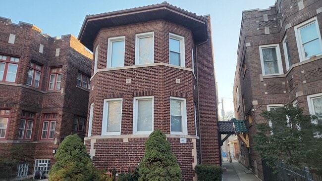 Building Photo - 7811 S Euclid Ave Unit 1