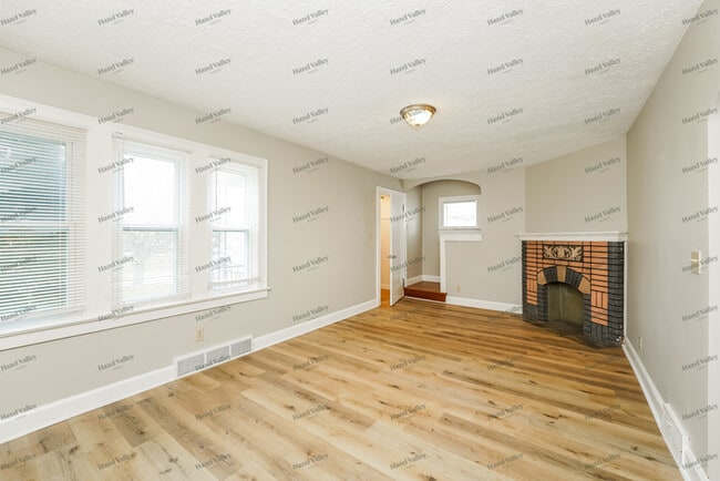 Photo - 220 Spruce St