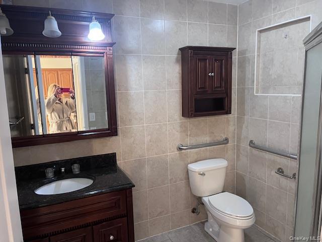 Photo - 384 W Montauk Hwy