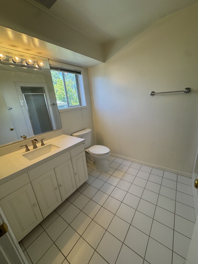 Photo - 14435 Riverside Dr Unit Pink Palace