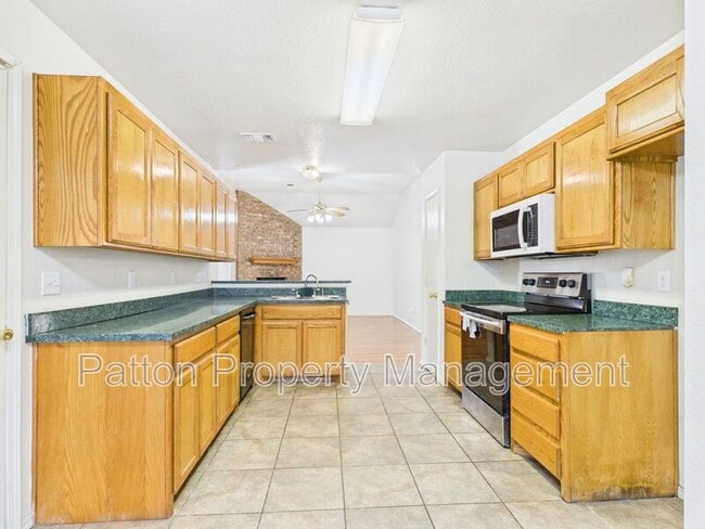 Photo - 1111 Pikes Peak Dr