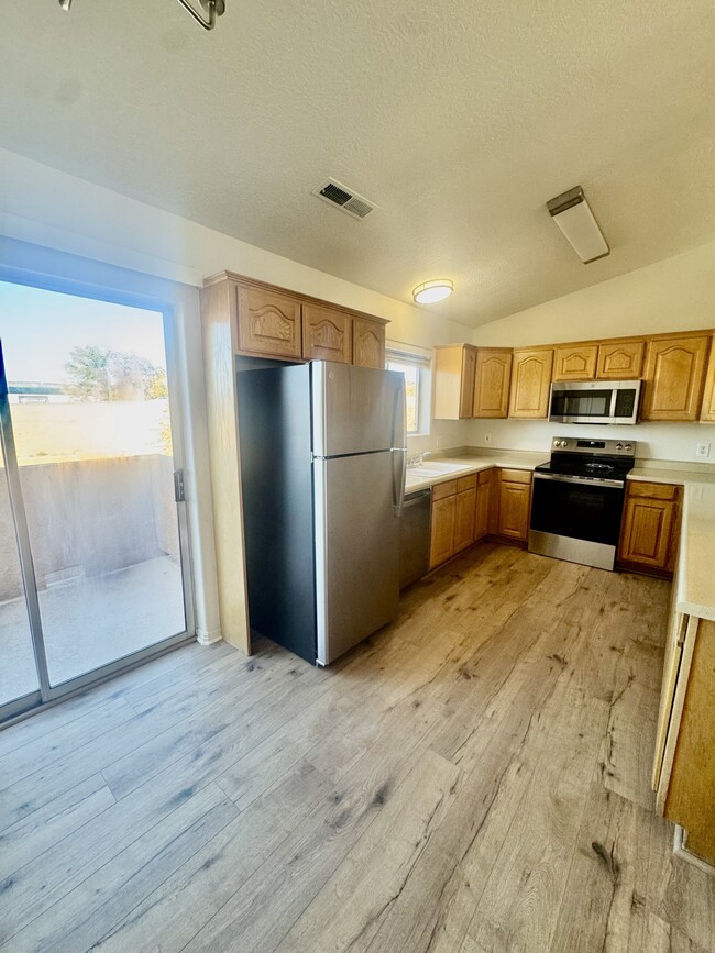 Building Photo - 1122 E 300 S