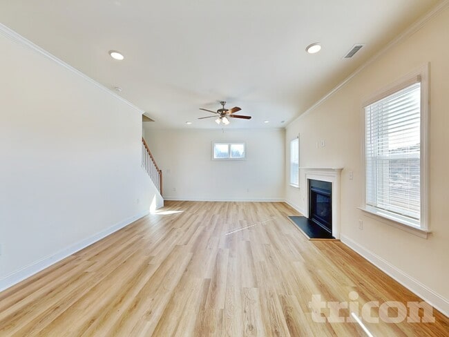 Photo - 402 Porterfield Dr
