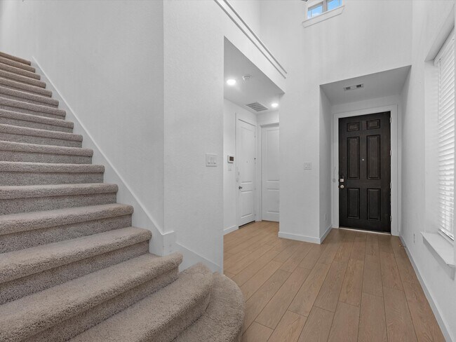 Photo - 952 Malibu Shr Ln