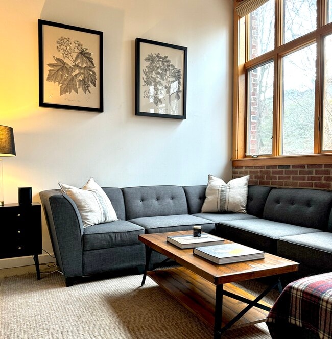 Photo - 640 Glen Iris Dr NE Unit #317