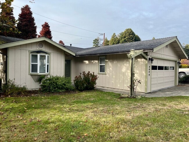 Building Photo - 3062 Girard Ct