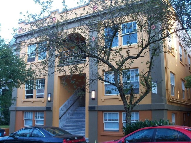 Flandora Apartments