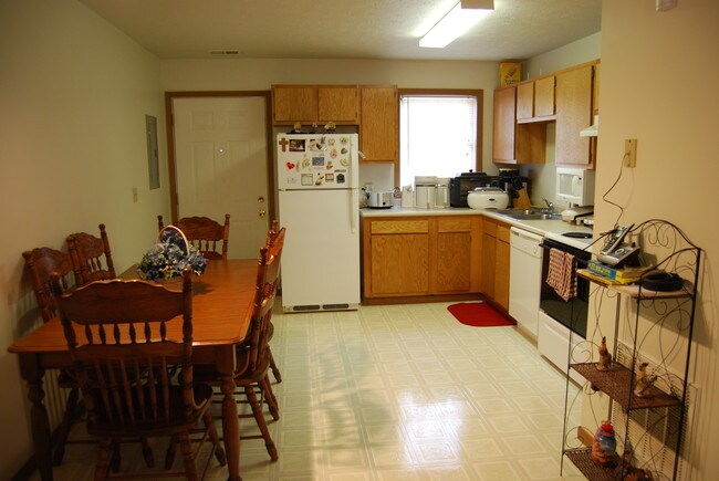 2B/1B View of Kitchen/Dining Room from Living Room