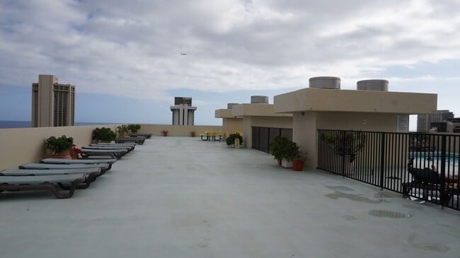 Building Photo - Fairway Villa Waikiki studio for rent