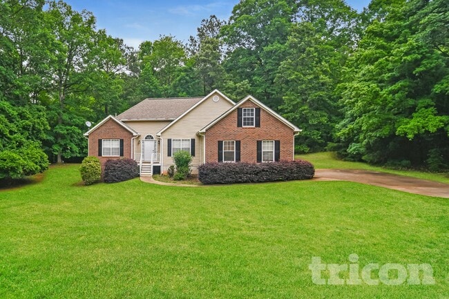 Building Photo - 390 River Point Dr