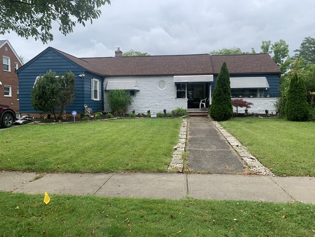 Photo - 360 Tuxedo Ave