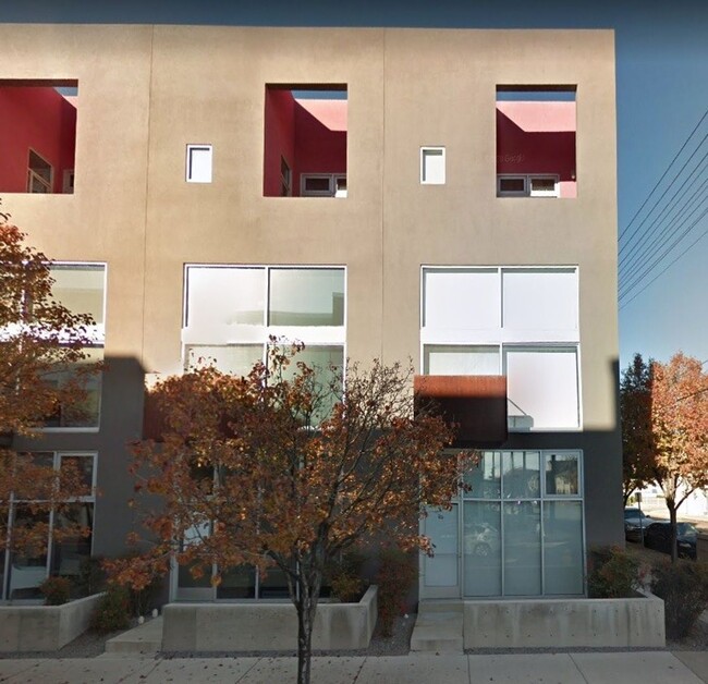 3 Story Luxury Loft In The NW! Available F... - 3 Story Luxury Loft In The NW! Available F...